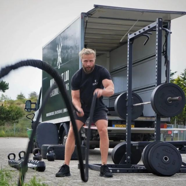 𝐆𝐨 𝐨𝐮𝐭𝐬𝐢𝐝𝐞! 🏋🏼‍♂️🌳 ⁣
⁣
www.mikevantloo.nl