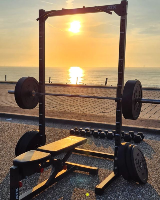 𝘖𝘯𝘦 𝘳𝘦𝘱 𝘢𝘵 𝘢 𝘵𝘪𝘮𝘦! 🏋🏼‍♂️ ⁣
⁣
www.mikevantloo.nl